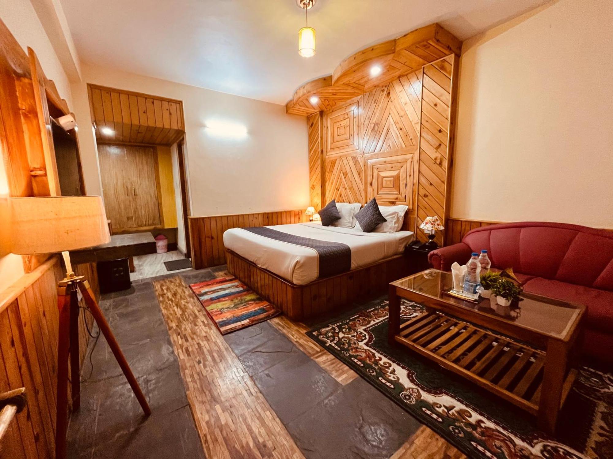 Snow Clad Riverview Hotel & Resort, Manali Zewnętrze zdjęcie