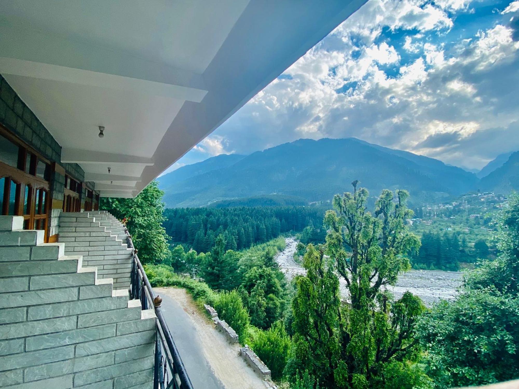 Snow Clad Riverview Hotel & Resort, Manali Zewnętrze zdjęcie