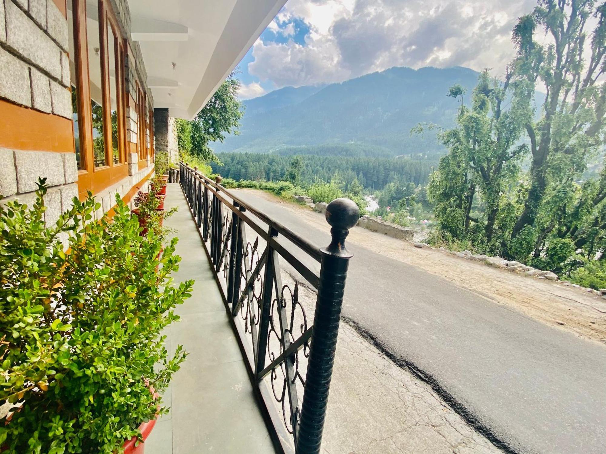Snow Clad Riverview Hotel & Resort, Manali Zewnętrze zdjęcie